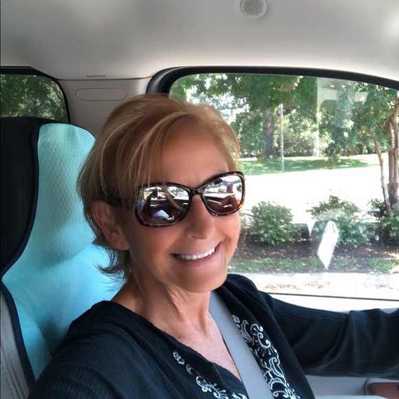 Meet your Posher, Sharon - Picture 3 of 3